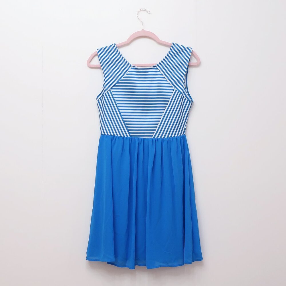 Blue and white striped sleeveless fit and flare dress size Medium (SMC101)